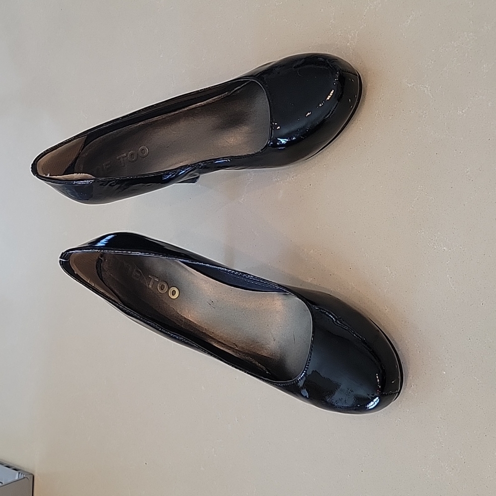 Black patent pumps